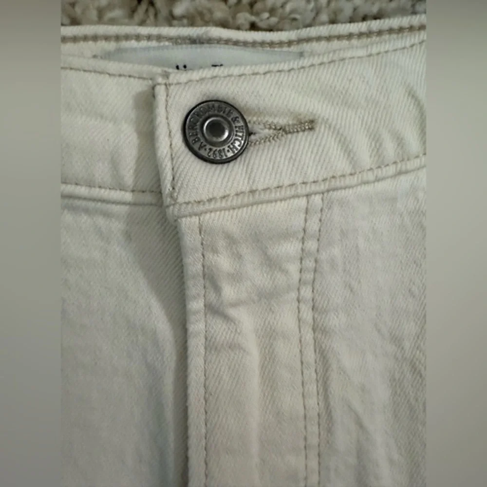 NWT Abercrombie & Fitch‎ High Rise Mom Shorts in White - Curve Love 37